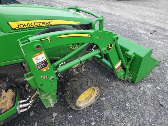 2019 John Deere 1025R