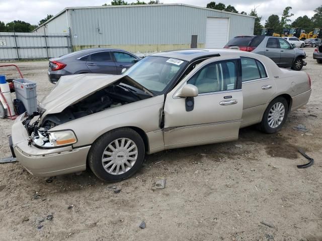 2005 Lincoln Town Car Signature Limited