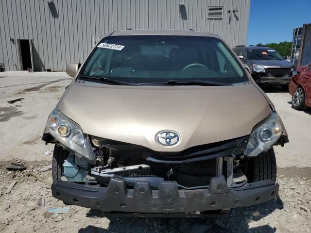 2011 Toyota Sienna LE