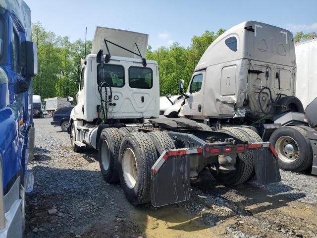 2020 Freightliner Cascadia 126