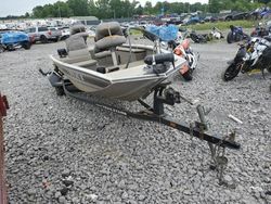 Salvage boats for sale at Madisonville, TN auction: 2000 Tracker Boat