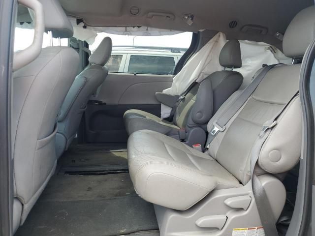 2016 Toyota Sienna XLE