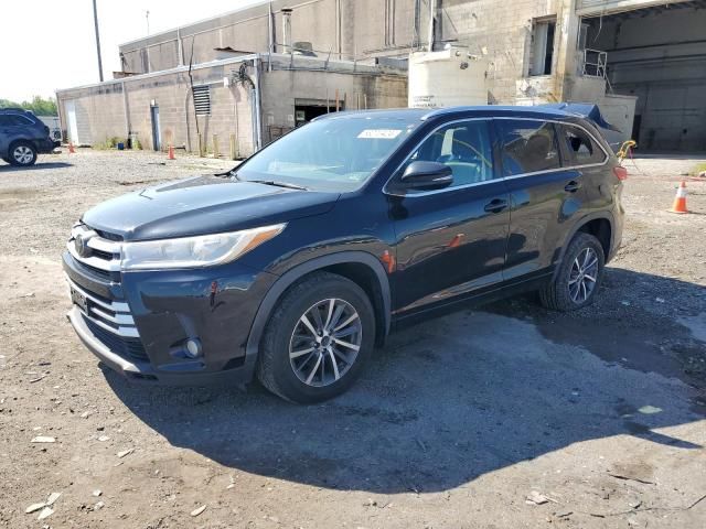 2017 Toyota Highlander SE