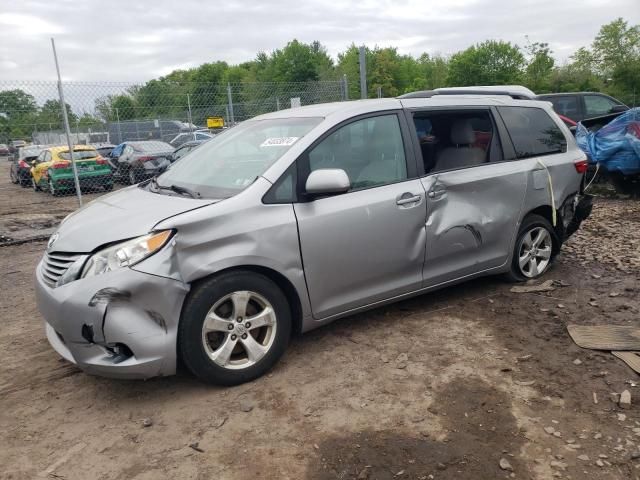 2017 Toyota Sienna LE