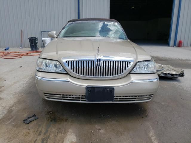 2011 Lincoln Town Car Signature Limited