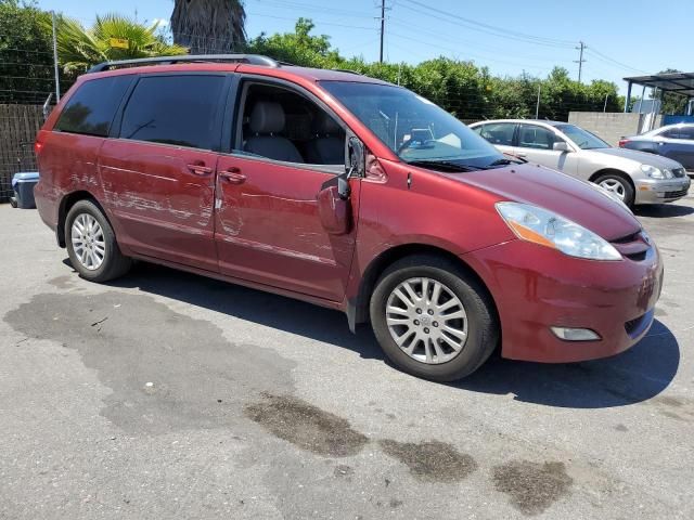 2010 Toyota Sienna XLE