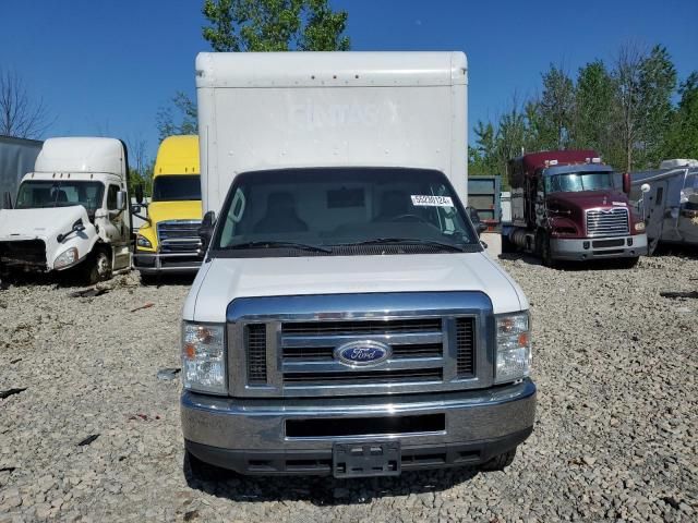 2015 Ford Econoline E350 Super Duty Cutaway Van