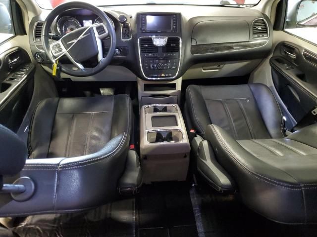 2013 Chrysler Town & Country Touring L