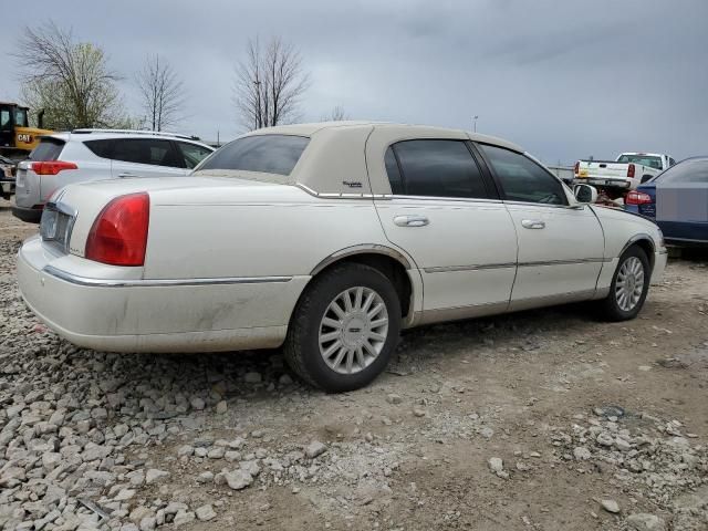 2005 Lincoln Town Car Signature Limited