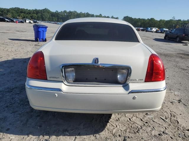 2005 Lincoln Town Car Signature Limited