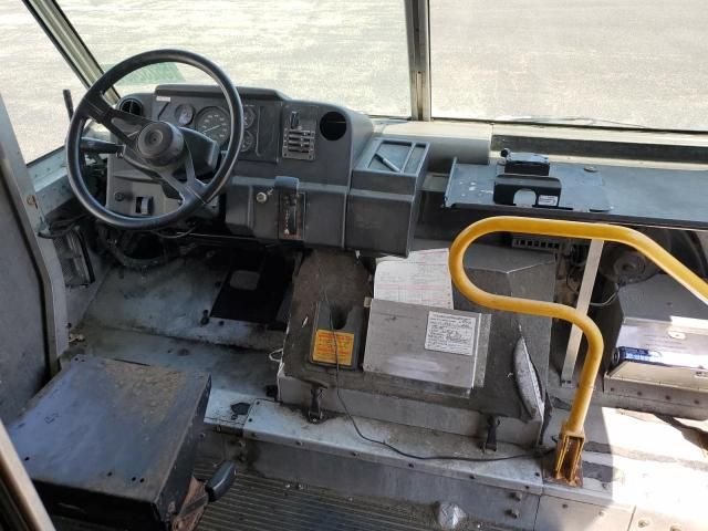 2000 Freightliner Chassis M Line WALK-IN Van