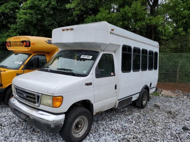 2004 Ford Econoline E350 Super Duty Cutaway Van