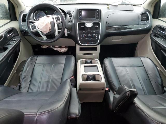 2016 Chrysler Town & Country LX