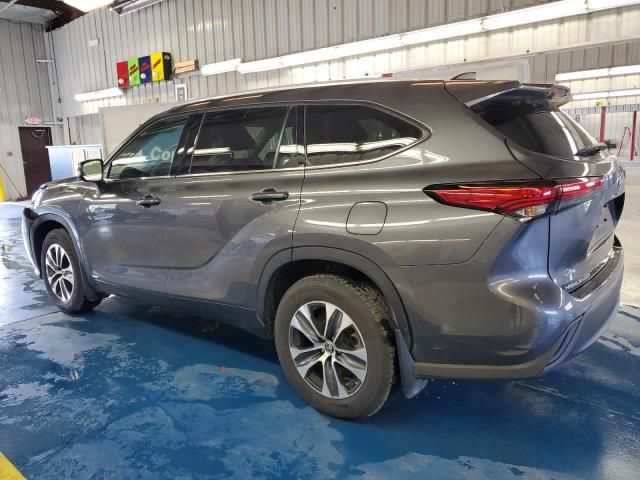 2022 Toyota Highlander Hybrid XLE