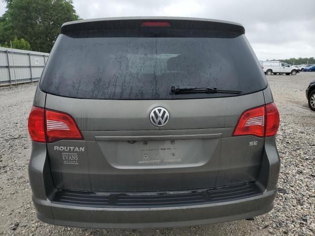 2010 Volkswagen Routan SE