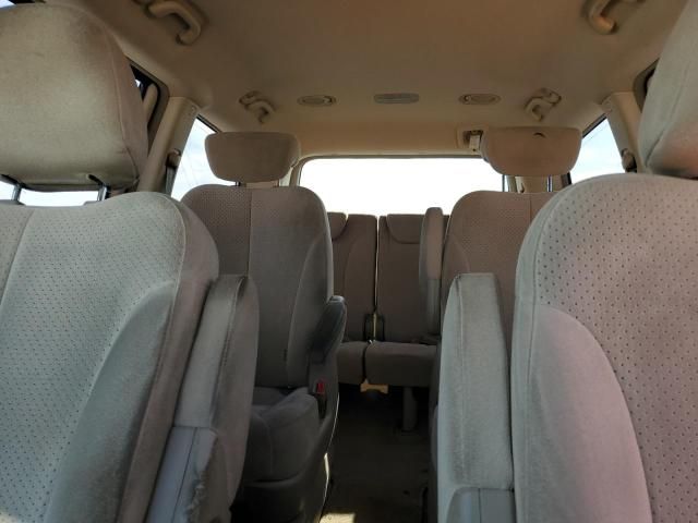 2007 Hyundai Entourage GLS