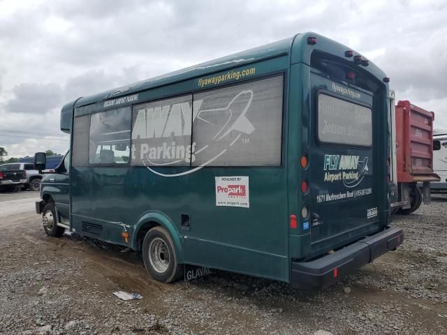 2017 Ford Econoline E350 Super Duty Cutaway Van