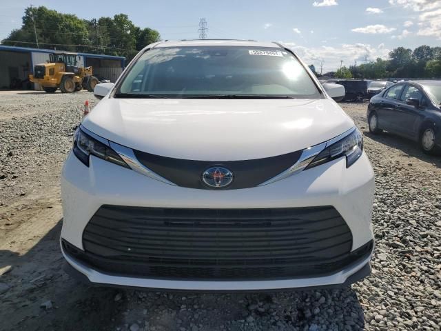 2023 Toyota Sienna LE