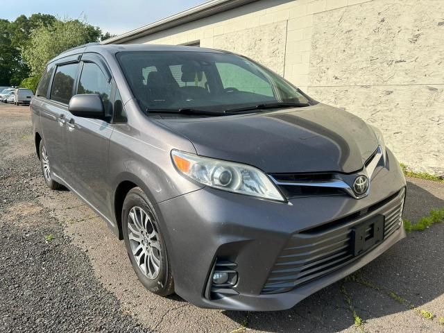 2020 Toyota Sienna XLE