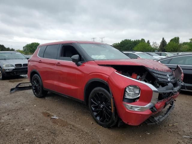 2022 Mitsubishi Outlander SE