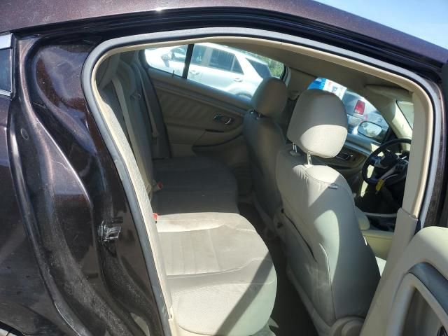 2013 Ford Taurus SE