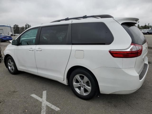 2017 Toyota Sienna LE