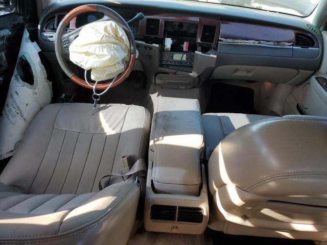 2003 Lincoln Town Car Signature