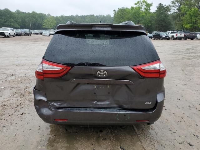 2018 Toyota Sienna XLE