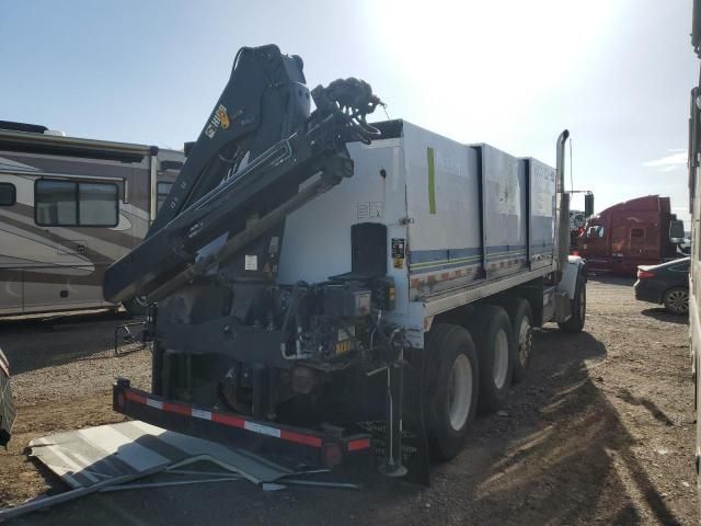 1993 Freightliner Conventional FLD120