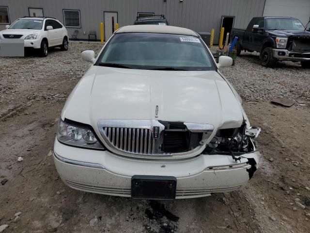 2005 Lincoln Town Car Signature Limited