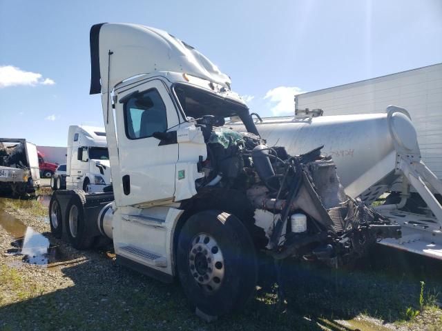 2018 Freightliner Cascadia 126