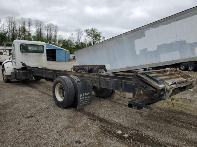 2013 Peterbilt 330