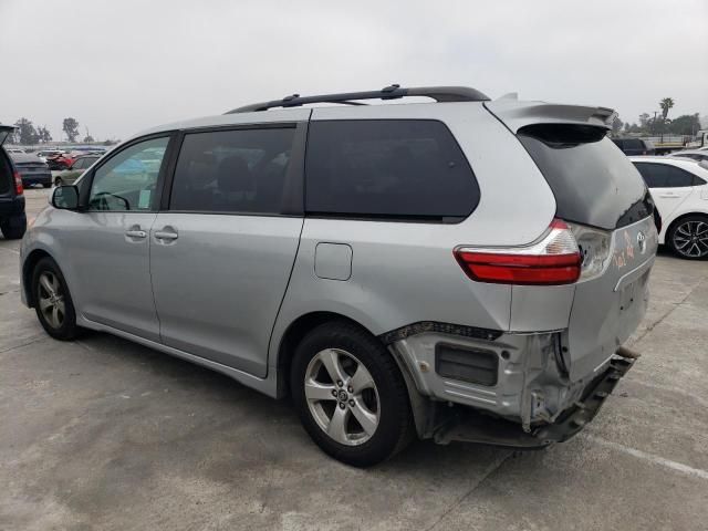 2019 Toyota Sienna LE