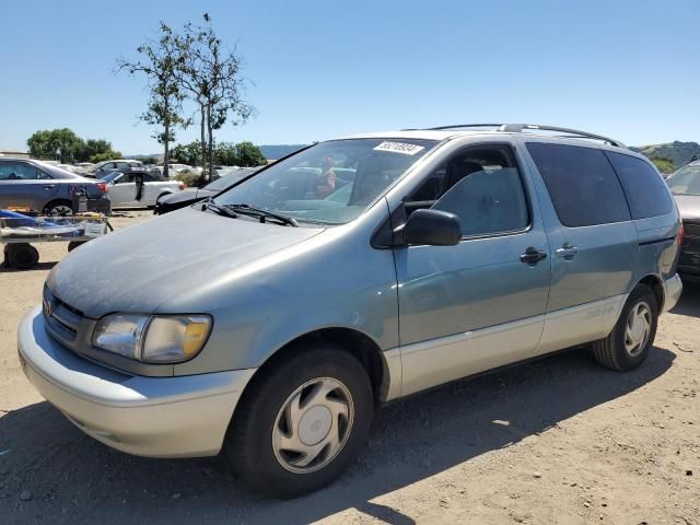 2000 Toyota Sienna LE