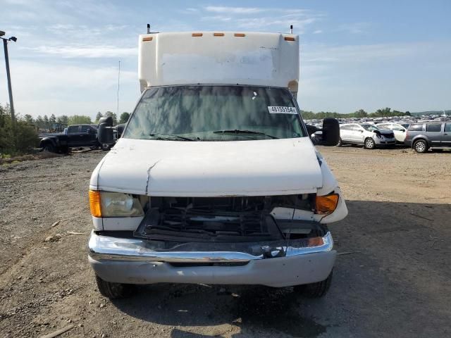 2005 Ford Econoline E350 Super Duty Cutaway Van