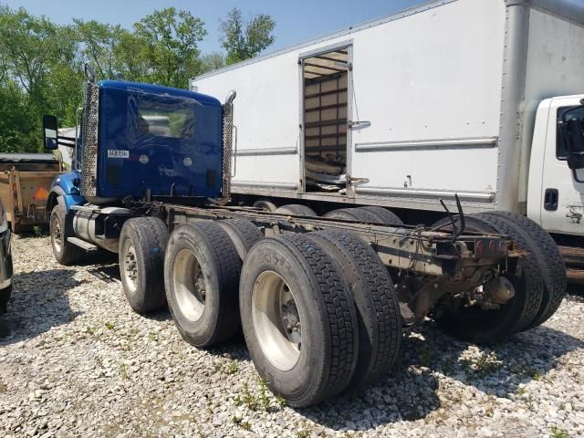 2016 Kenworth Construction T880