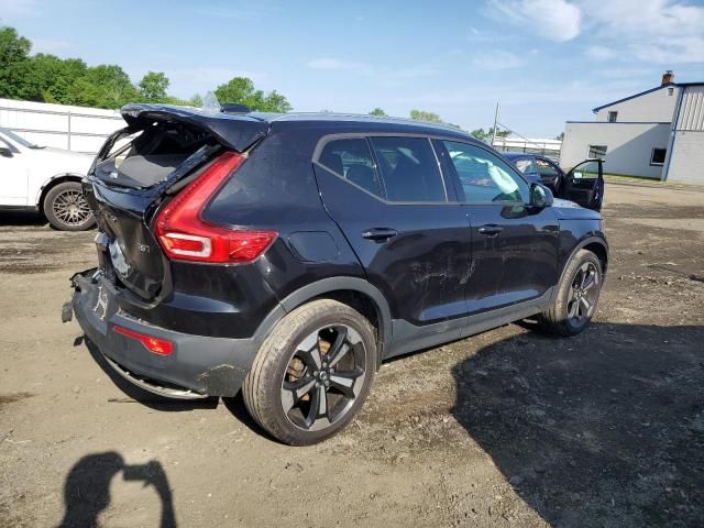 2020 Volvo XC40 T5 Momentum