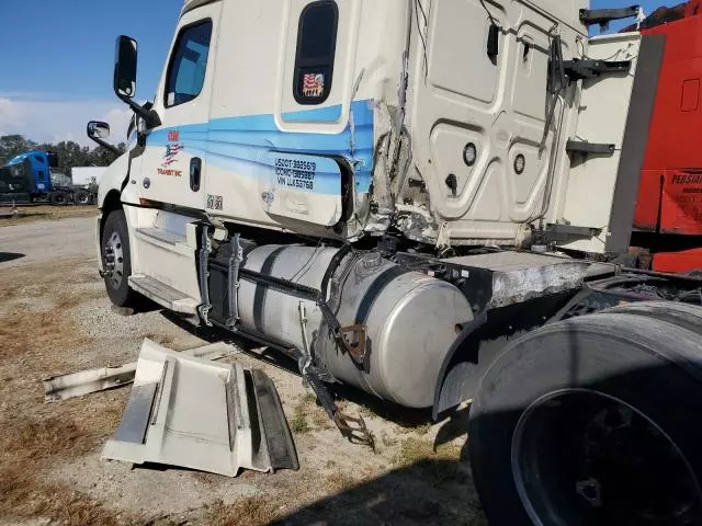 2020 Freightliner Cascadia 126