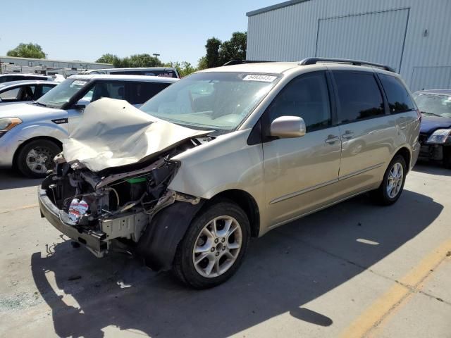 2004 Toyota Sienna XLE