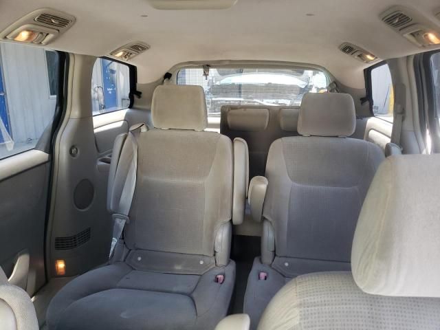 2004 Toyota Sienna CE