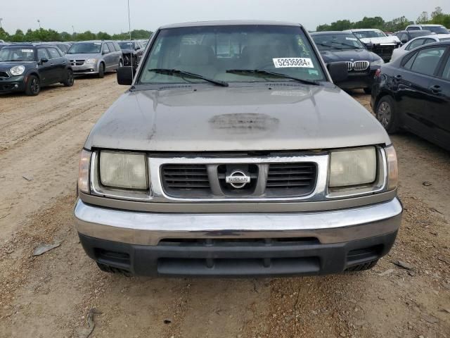 2000 Nissan Frontier Crew Cab XE