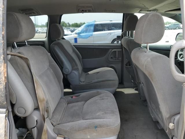 2004 Toyota Sienna CE