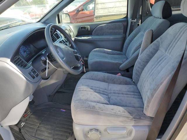 2003 Toyota Sienna LE