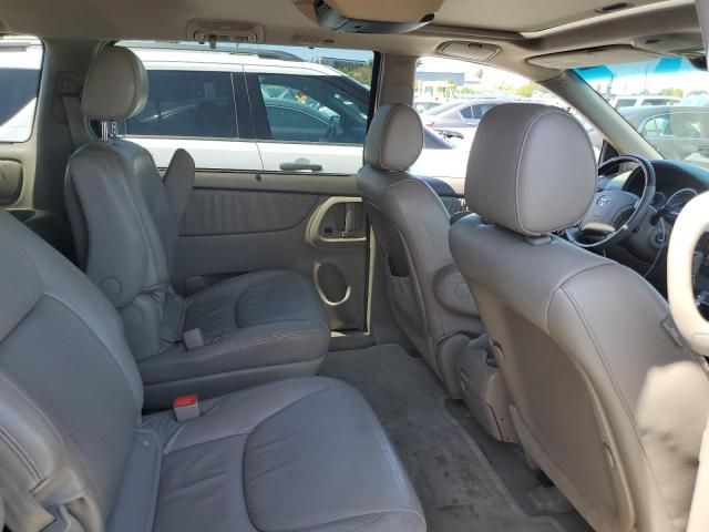 2005 Toyota Sienna XLE