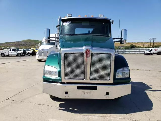 2018 Kenworth Construction T880