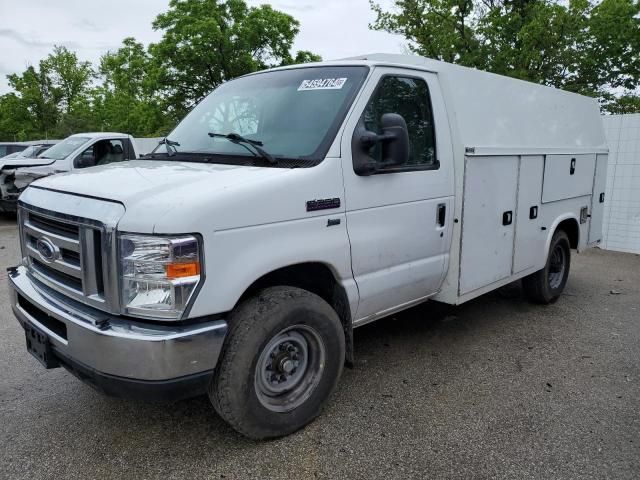 2017 Ford Econoline E350 Super Duty Cutaway Van