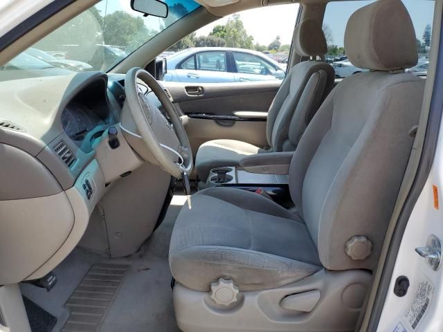 2004 Toyota Sienna CE