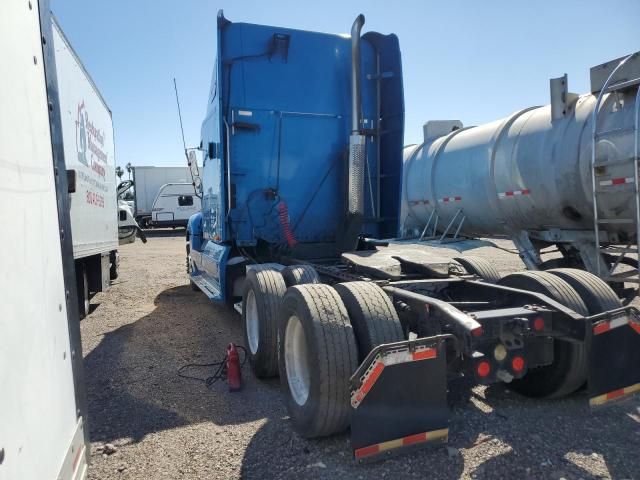 2004 Freightliner Conventional Columbia