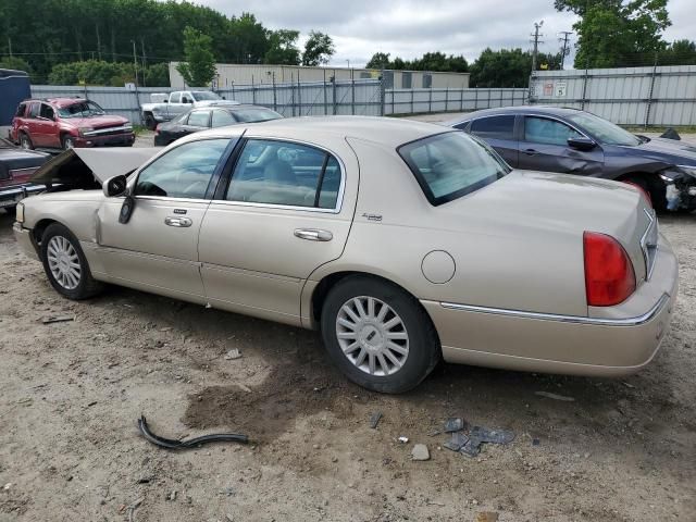 2005 Lincoln Town Car Signature Limited