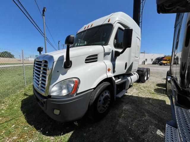 2016 Freightliner Cascadia 113